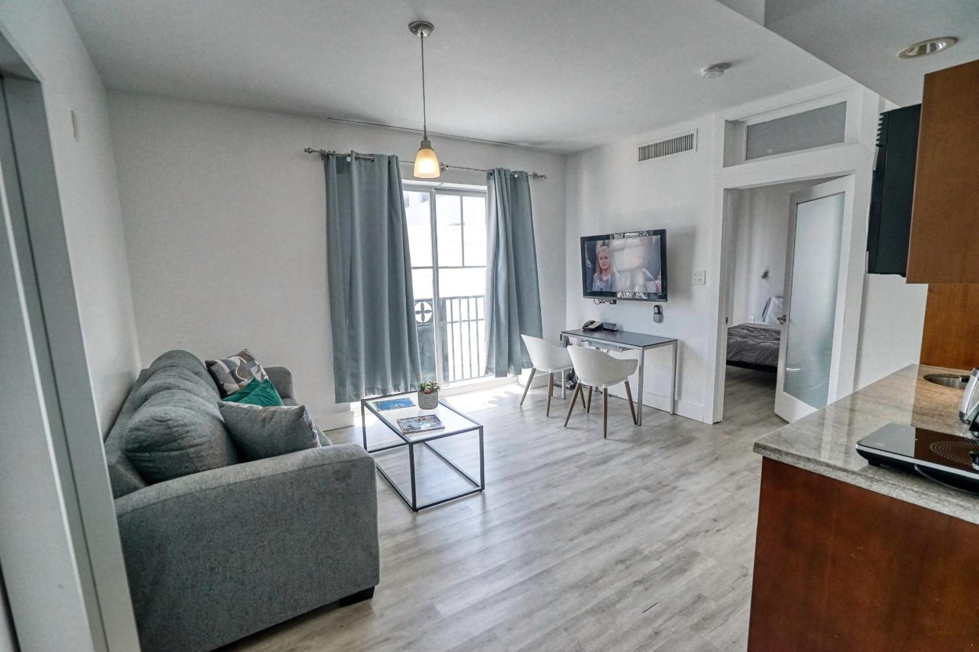 Deluxe Apartments At The Congress Miami Beach Bagian luar foto