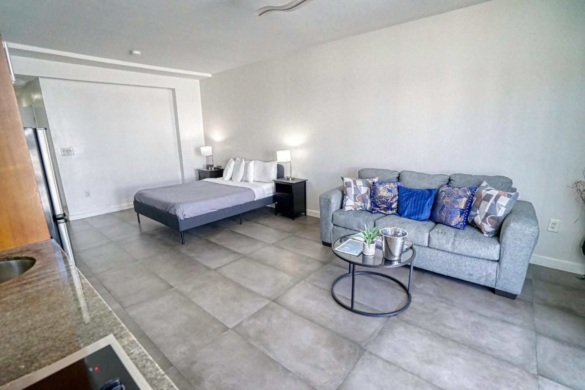 Deluxe Apartments At The Congress Miami Beach Bagian luar foto